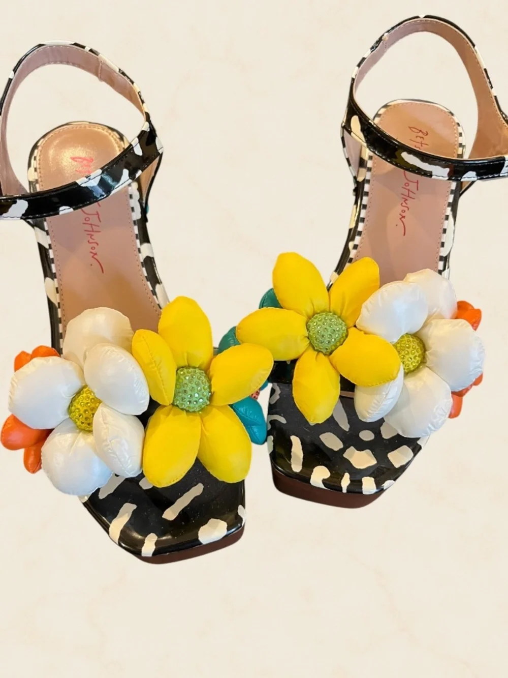 Betsey Johnson Kinslee Floral Platform Heels Chunky Sandals Size 8 Retro Groovy